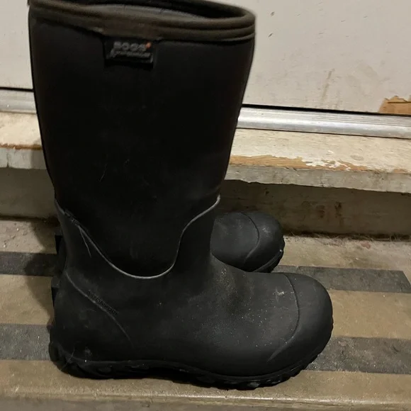 Bogs Black Men's Boots - Picture 2 of 5